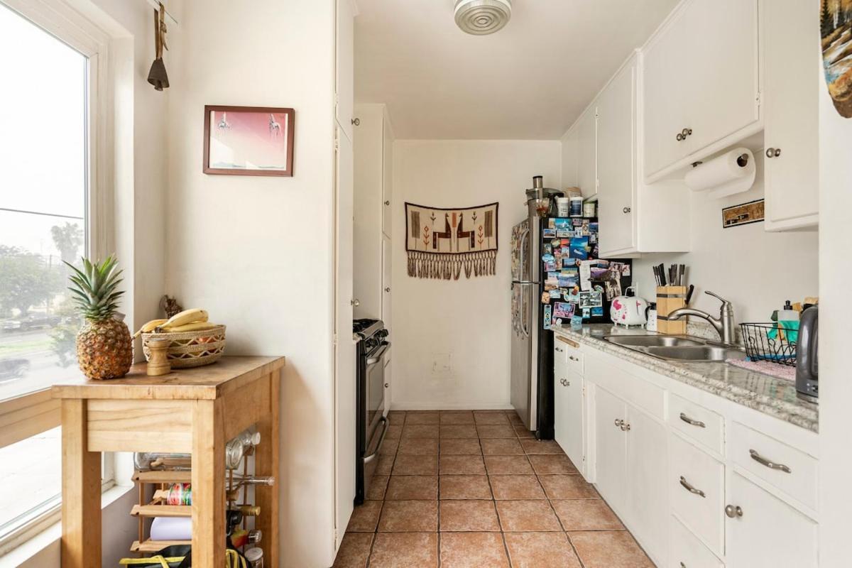 Lovely In Culver Apartment