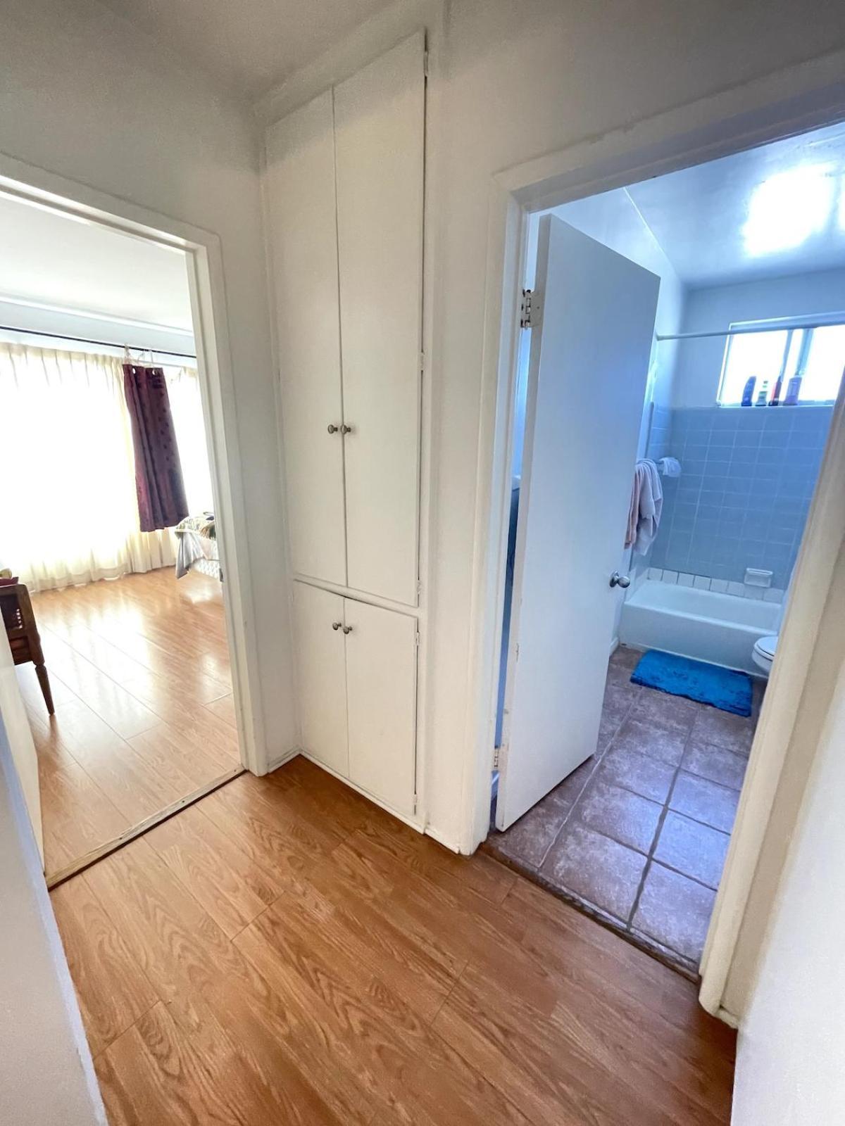 Lovely In Culver Apartment